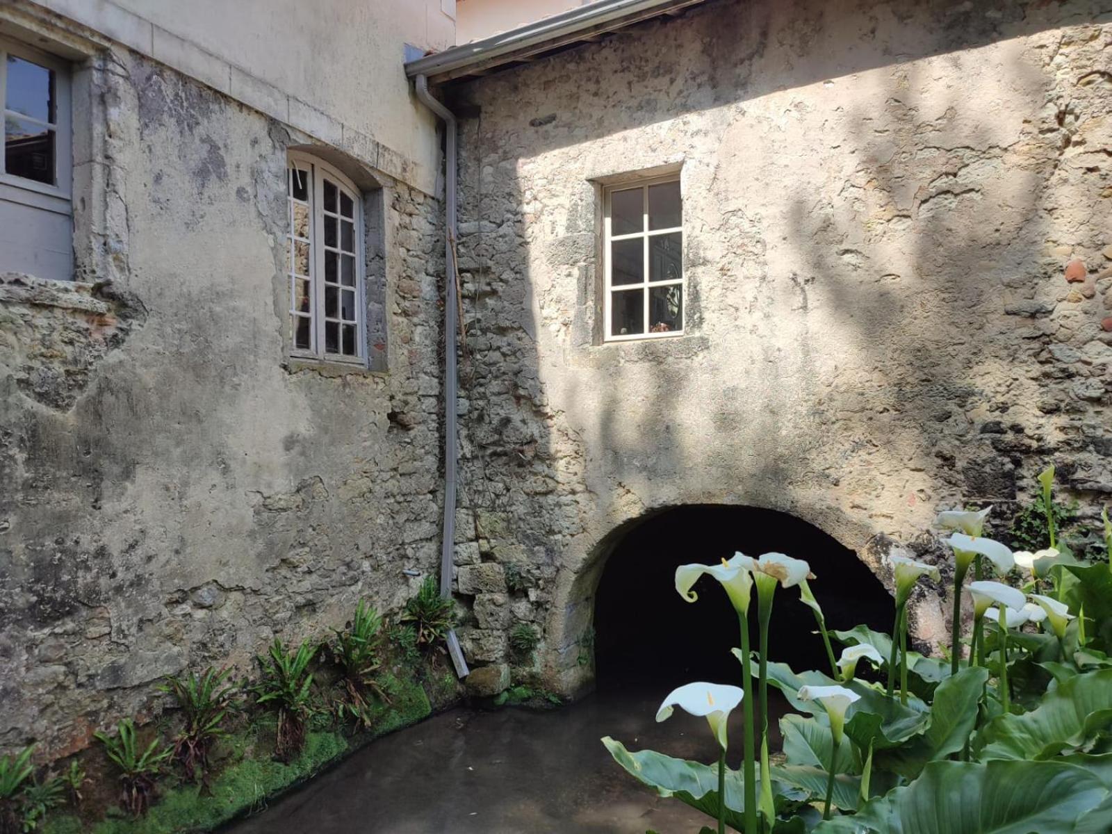 Chambre D'Hotes Le Moulin De Moulis Bed & Breakfast Exterior photo