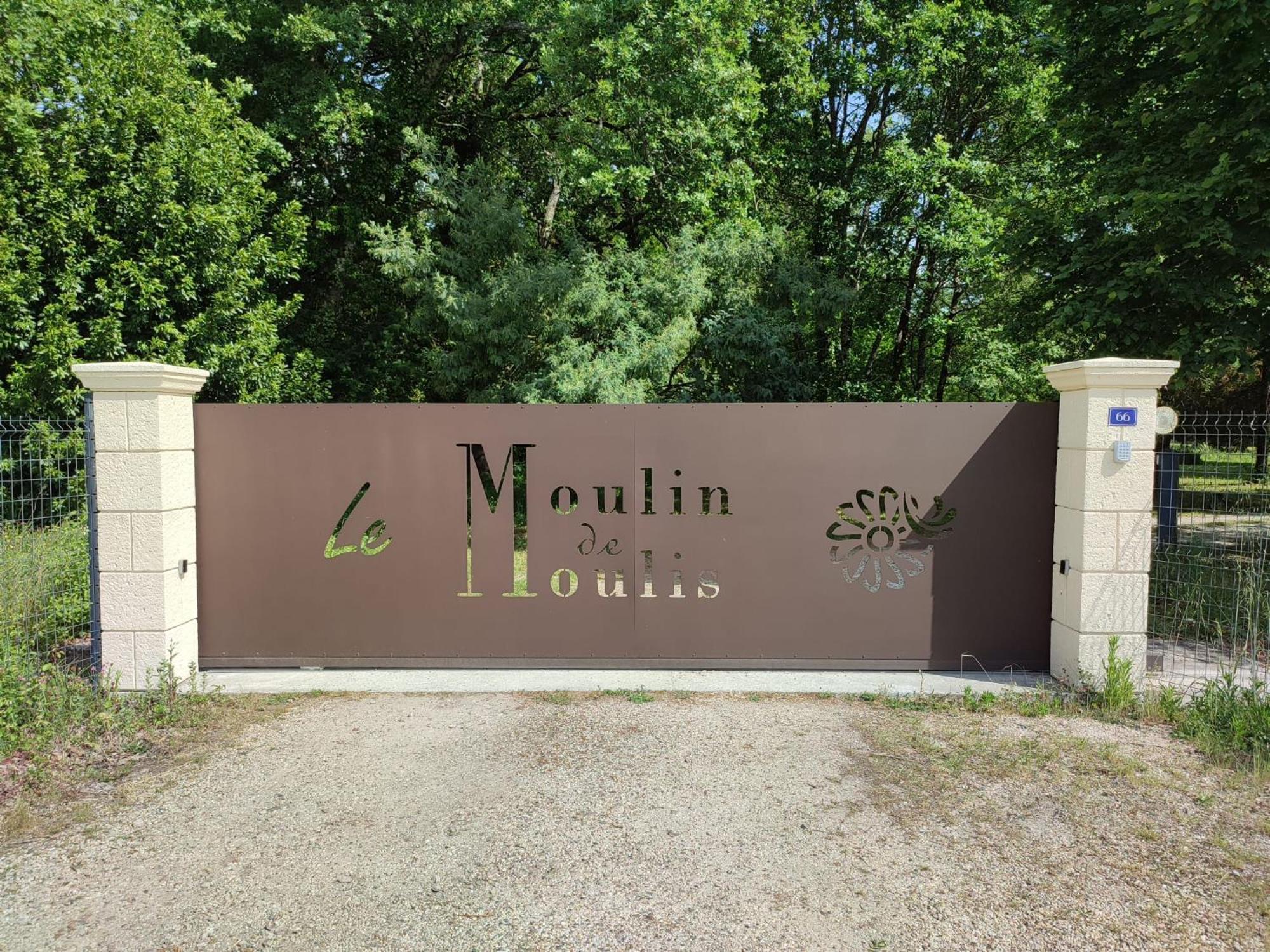 Chambre D'Hotes Le Moulin De Moulis Bed & Breakfast Exterior photo