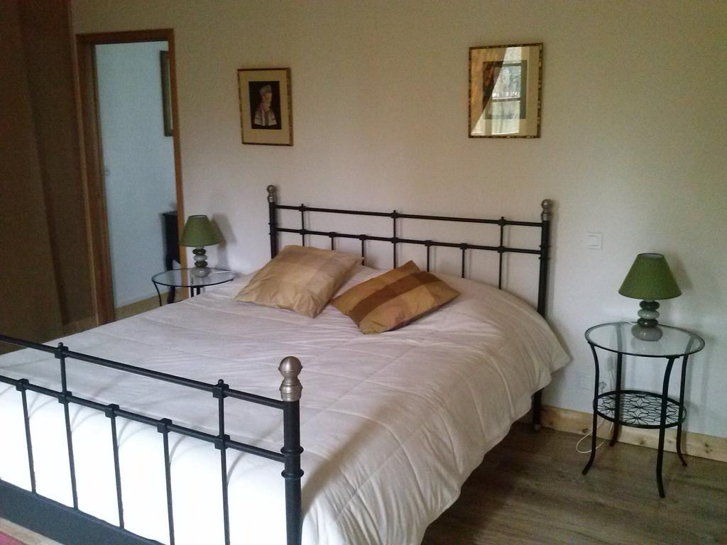 Chambre D'Hotes Le Moulin De Moulis Bed & Breakfast Room photo