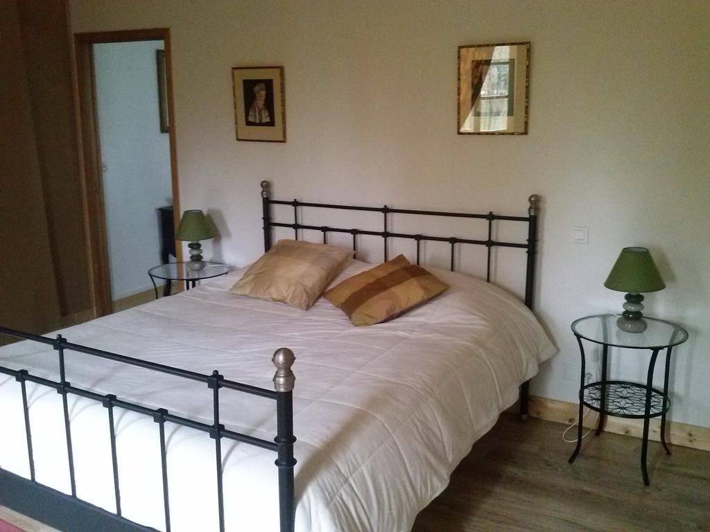 Chambre D'Hotes Le Moulin De Moulis Room photo