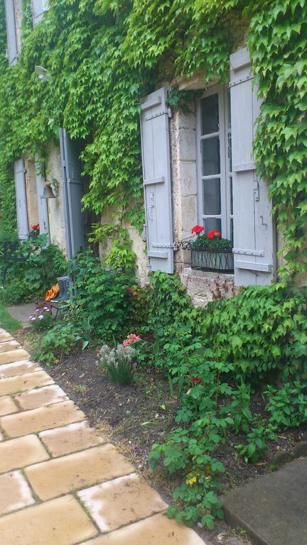 Chambre D'Hotes Le Moulin De Moulis Bed & Breakfast Exterior photo