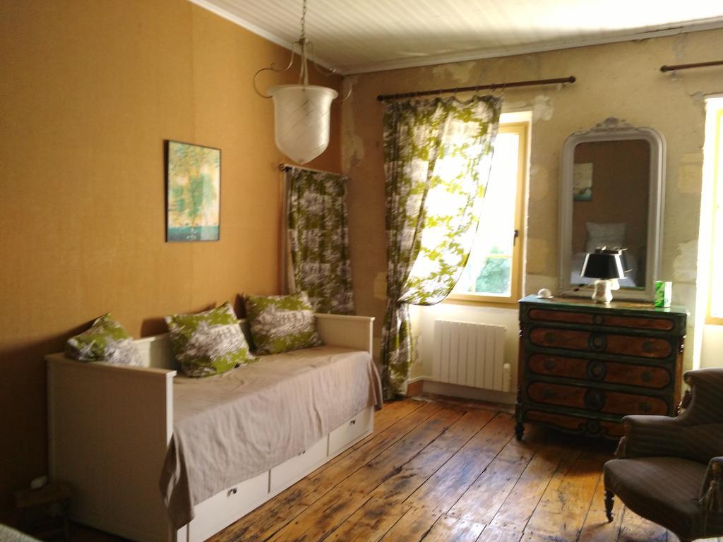 Chambre D'Hotes Le Moulin De Moulis Bed & Breakfast Exterior photo