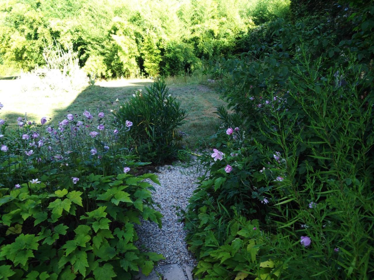 Chambre D'Hotes Le Moulin De Moulis Bed & Breakfast Exterior photo